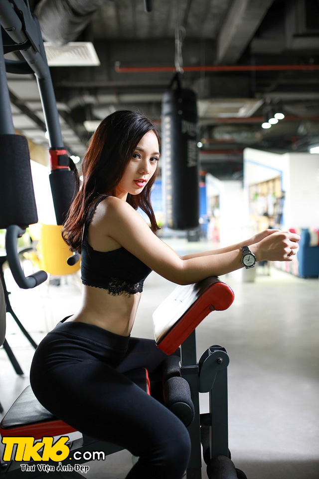 Quỳnh Kool sexy khi tập gym